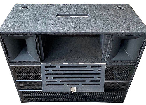 Vỏ thùng loa điện, kiểu kệ tủ nằm ngang, có gắn thêm 4 bánh xe